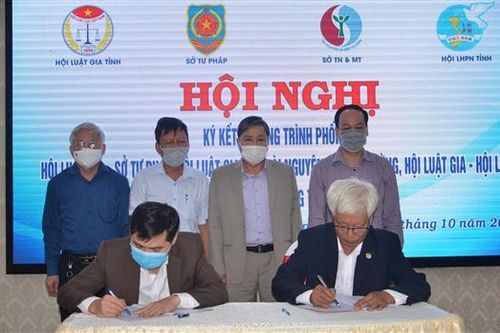 Hội Luật gia tỉnh ký kết chương trình phối hợp với các cơ quan, đơn vị