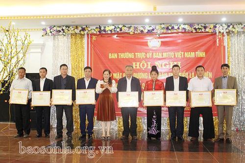 Gặp mặt biểu dương ủy viên Ủy ban MTTQ Việt Nam cấp huyện, xã tiêu biểu