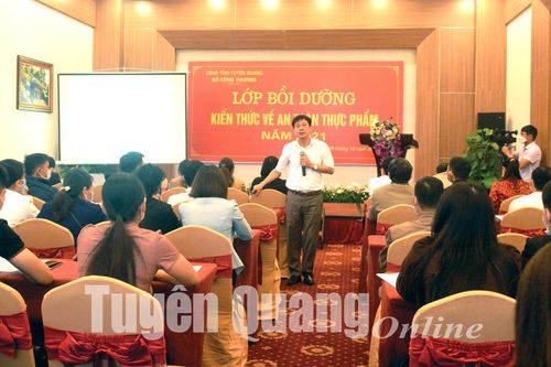 Bồi dưỡng kiến thức về an toàn thực phẩm năm 2021
