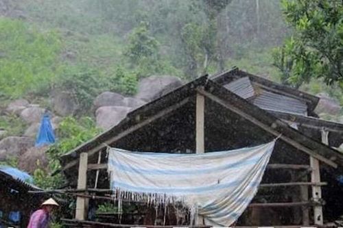Gần 200 hộ dân dưới chân núi Trà Cong nơm nớp nỗi lo... đá lăn