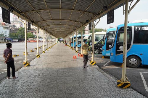 Bến xe Hà Nội vẫn đìu hiu sau một tuần hoạt động trở lại