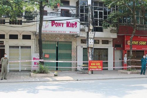 Hà Nội: Ổ dịch Quốc Oai thêm 11 ca COVID-19, một thị trấn trở thành 'vùng đỏ'