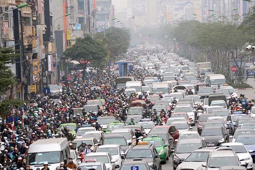 Đề xuất thu phí ô tô vào nội đô HN: Hạ tầng chưa tốt mà đòi thu tiền là vô lý