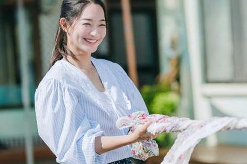 Những tips giúp nữ chính phim 'Hometown Cha-Cha-Cha' gây sốt khắp châu Á