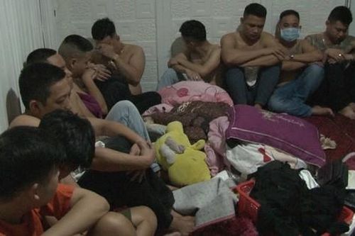 Bắt quả tang hàng chục 'nam thanh, nữ tú' tụ tập 'bay lắc' ở Huế