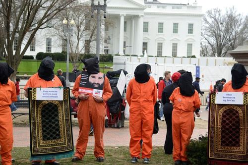 Cựu tù nhân của CIA: 'Tôi phải cúi mình như một con chó'