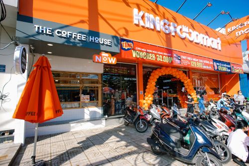 Đóng bớt chi nhánh, The Coffee House mở kiosk, xe đẩy