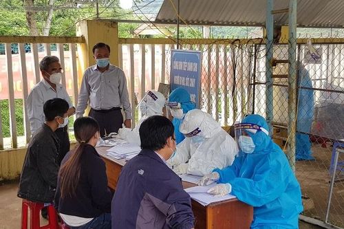 Nhiều địa phương dừng học trực tiếp vì liên tiếp phát hiện giáo viên, học sinh nhiễm Covid-19