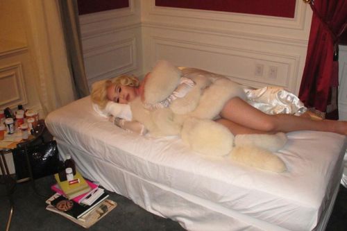 Madonna bị chỉ trích vì tái hiện cái chết của Marilyn Monroe