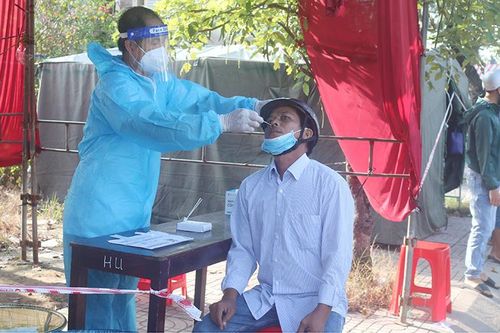 Trà Vinh tăng cường xét nghiệm sàng lọc người nghi nhiễm Covid-19