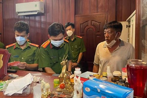 Cựu cán bộ công an 'rửa tiền' giúp trùm buôn lậu Mười Tường thế nào?