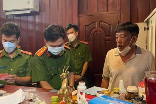 Bắt tạm giam bị can về tội 'rửa tiền' liên quan đến trùm buôn lậu Mười Tường