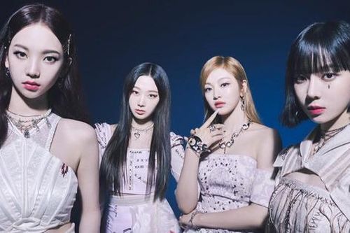 Aespa vượt mặt TWICE, trở thành nhóm nữ Kpop bán album chạy nhất năm 2021