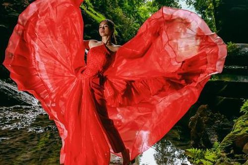 Á hậu Hoàng My hòa mình vào thiên nhiên
