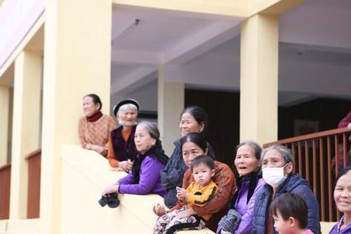 10 nhà văn hóa do ca sĩ Thủy Tiên tài trợ ở Hà Tĩnh được xây dựng như thế nào?