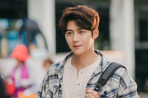 Đạo diễn hé lộ tính cách thật Kim Seon Ho qua video hậu trường