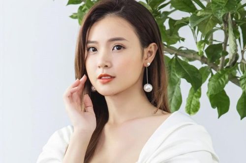 Midu khoe 'chốt đơn' 21 lô đất giữa đêm, cứ như bán quần áo online