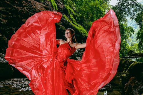 Say đắm vì hình ảnh đặc biệt của Á hậu Hoàng My tại Hang Tiên Quảng Bình