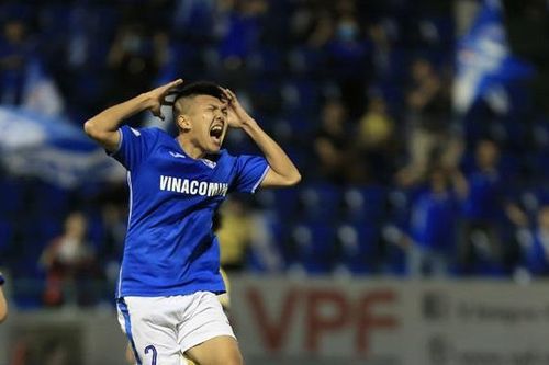 V-League 2022 đượm nỗi buồn khi bóng chưa lăn