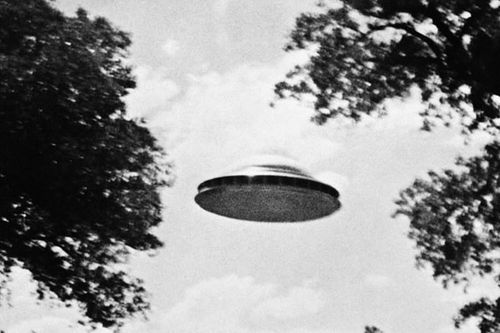 'Cuộc chiến' trên không của UFO gieo bệnh bí ẩn cho những ai chứng kiến?