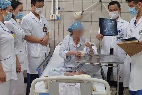 Tạo hình lại đường tiêu hóa cứu bệnh nhân bị bỏng do hóa chất tẩy rửa bồn cầu