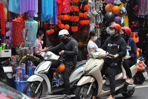 Phố Hàng Mã nhộn nhịp trở lại ngày lễ Haloween
