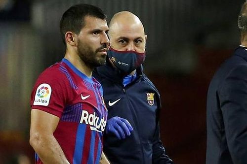 Barcelona: Aguero phải nhập viện ngay trong lần đầu đá chính ở Camp Nou