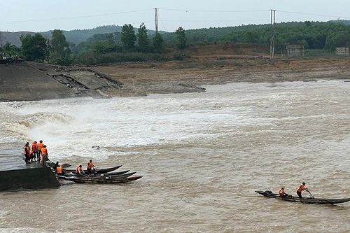 Phát hiện thi thể Giám đốc công ty khoáng sản bị nước cuốn trôi ở đập tràn nam Thạch Hãn