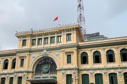 Cuối tuần, bạn trẻ Sài Gòn thong dong dạo phố