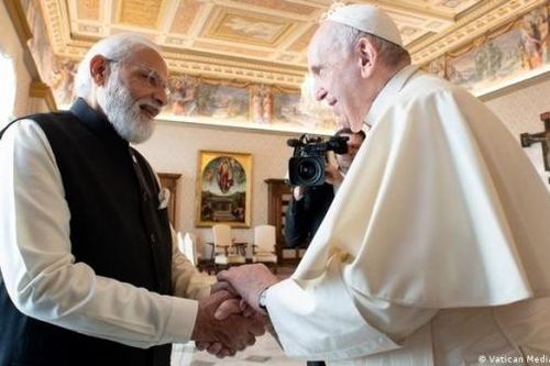 Thủ tướng Ấn Độ lần đầu tiên gặp Giáo hoàng Francis