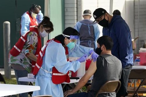 Người từng mắc Covid-19 có nguy cơ tái nhiễm cao gấp 5 lần nếu không tiêm vaccine