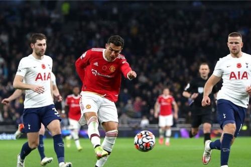 Ronaldo tỏa sáng, MU đánh bại 3-0 Tottenham ở vòng 10 Ngoại hạng Anh