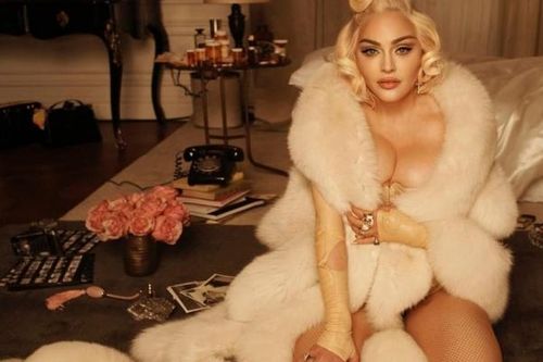 Tái hiện cảnh diễn viên Marilyn Monroe qua đời, ca sĩ Madonna nhận chỉ trích