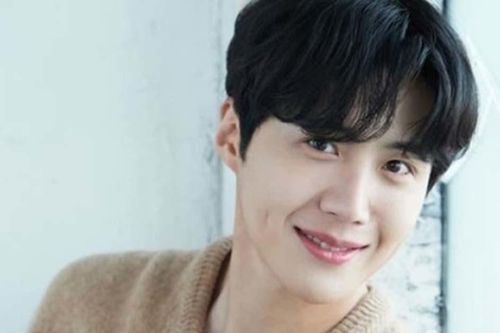 Nhãn hàng quay lại với Kim Seon Ho sau lùm xùm