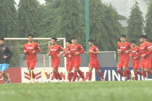 Thầy Park 'điều khiển từ xa' Công Phượng, Quang Hải, 'nhắc bài' mỗi ngày