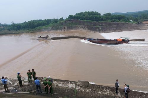 Tìm thấy thi thể chủ doanh nghiệp trong vụ tàu chở cán bộ Sở GTVT Quảng Trị gặp nạn