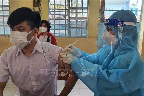 Bình Dương bắt đầu tiêm vaccine phòng COVID-19 cho trẻ từ 12-17 tuổi