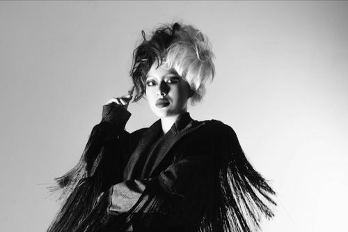 Tú Hảo hóa thân thành 'phù thủy' Cruella đầy kiêu hãnh và quyền lực nhân mùa Halloween 2021