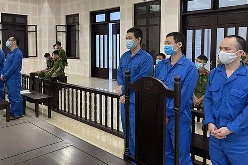 Hơn 47 năm tù cho nhóm đối tượng dụ dỗ các bé gái 'đóng phim' người lớn