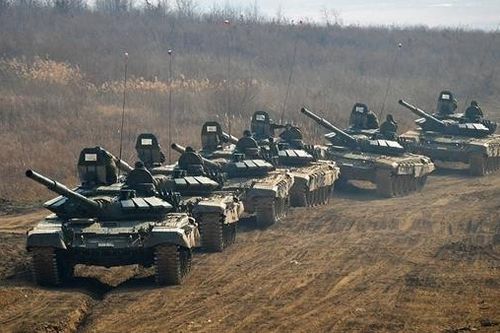 Rộ tin Nga đưa xe tăng, binh sĩ áp sát biên giới Ukraine