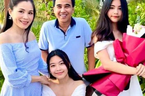 Nhà thừa điều kiện nhưng vợ chồng Quyền Linh nuôi dạy con 'kiểu nhà nghèo': Ngủ dưới đất, ăn cơm với nước tương, mua đồ chơi rẻ tiền...