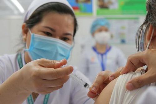 Chiều 31/10: Gần 79% người dân đã tiêm ít nhất 1 mũi vaccine phòng COVID-19; nhiều tỉnh có F0 trong cộng đồng