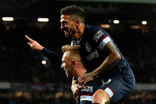West Ham bám đuổi ngôi đầu Premier League