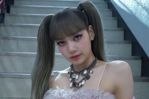 Lisa Blackpink lập kỷ lục trên BXH của Anh