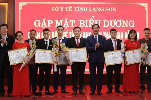 Lạng Sơn biểu dương cán bộ y tế tham gia phòng, chống dịch Covid-19