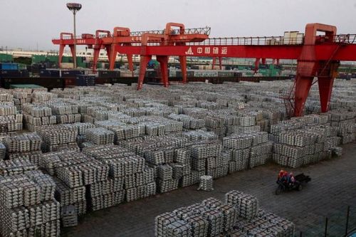 Giá nhôm tăng cao nhất trong hơn một thập kỷ qua khi Trung Quốc thiếu hụt nguồn cung trầm trọng