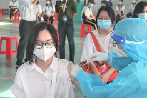 Lưu ý gì khi tiêm vắc xin phòng COVID-19 cho trẻ?