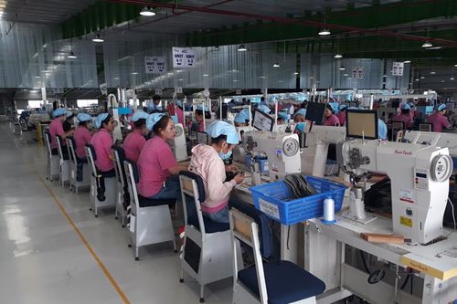 Doanh nghiệp những tháng cuối năm: Việc đang chờ người
