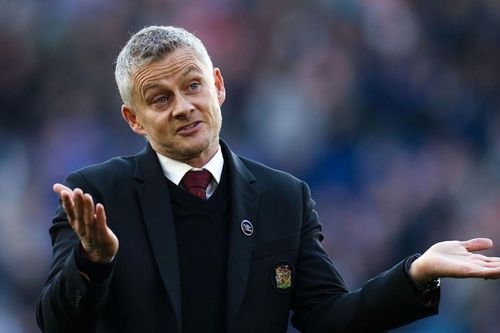Dựa vào Ronaldo - Cavani, HLV Solskjaer khó giữ ghế ở Man Utd