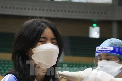 Những học sinh đầu tiên tại Đà Nẵng được tiêm vắc xin phòng COVID-19